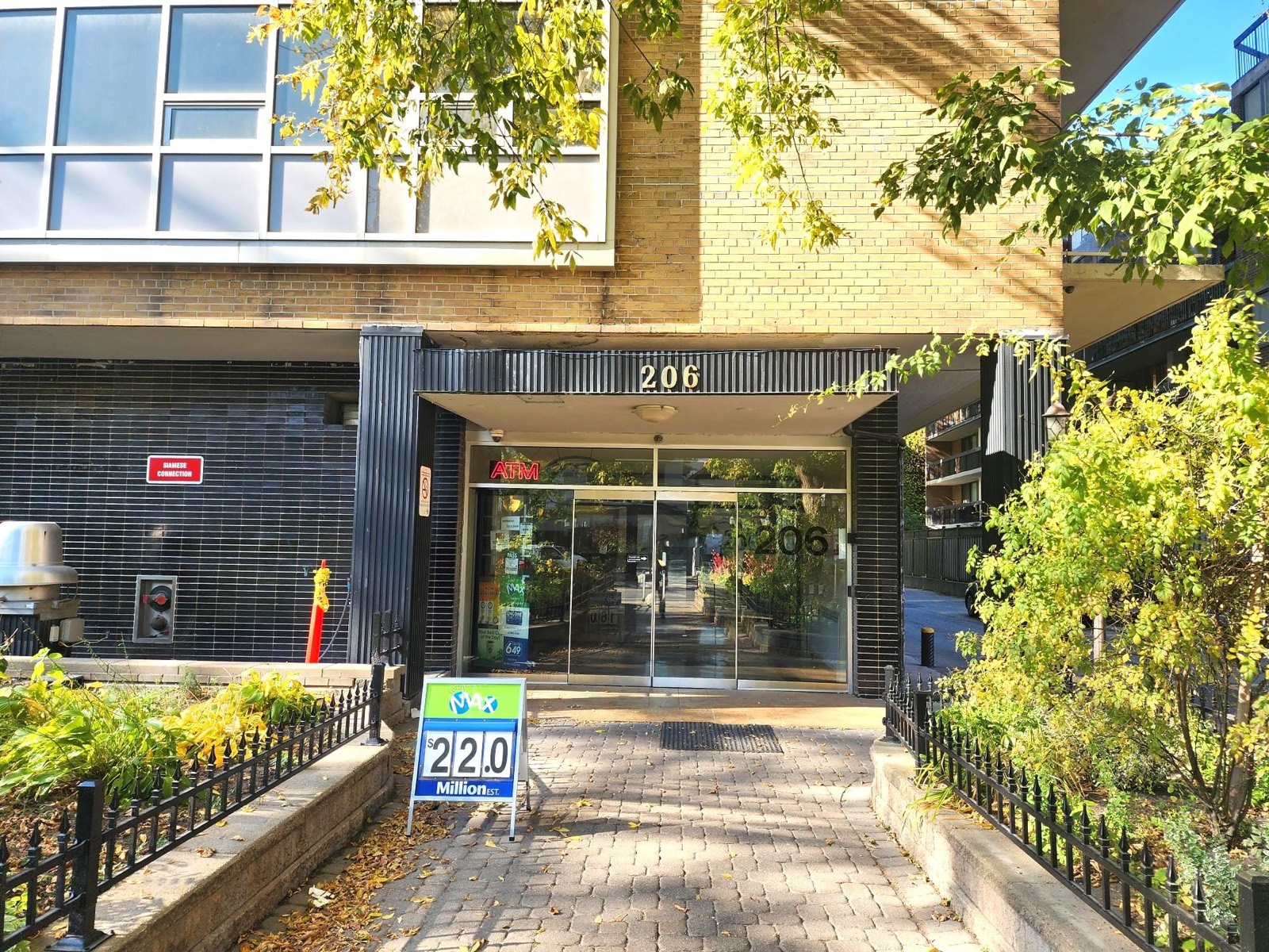 Store entrance at 206 St George St in Toronto
